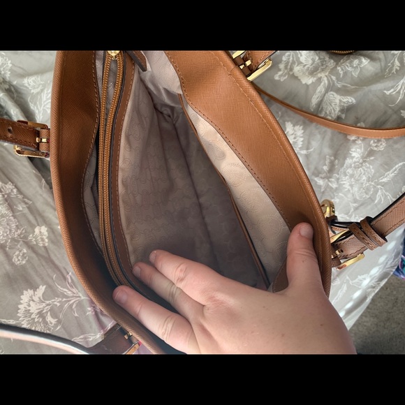 Michael Kors Fuschia Handbag - Picture 3 of 5